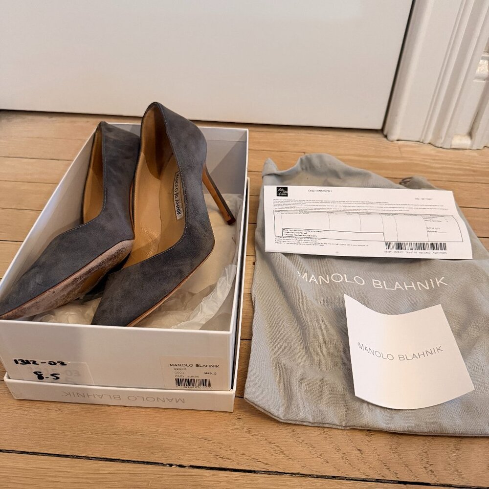 100% Authentic Manolo Blahnik BB 90 Suede Toe Pumps-Grey 38.5